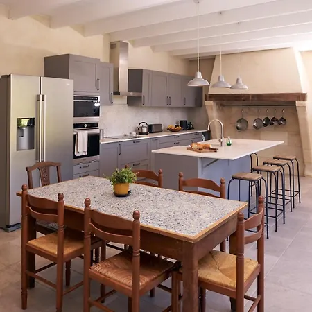 Дом отдыха Chateau Belvedere - Swimming Pool, Vineyard & Countryside